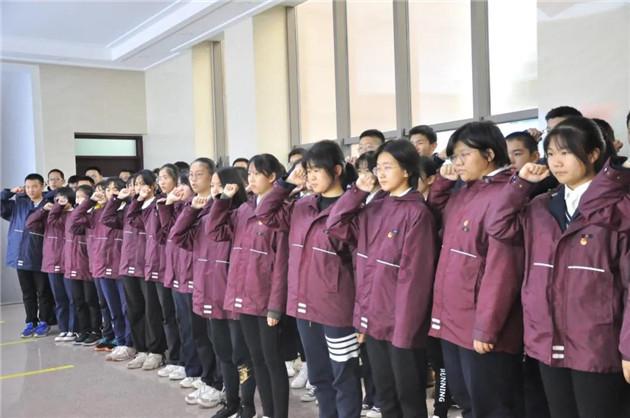 该不该把保姆当家人看待？
